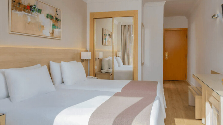 Hotel Las Arenas Affiliated by Meliá